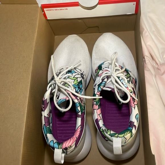 Nike Roshe One Women’s - Picture 2 of 7